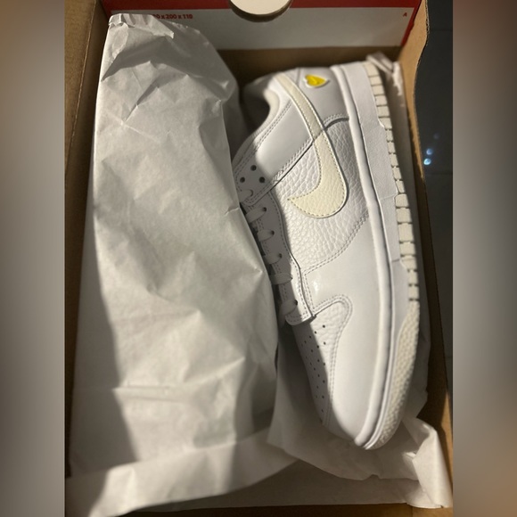 Nike Dunk Low. Valentine’s day collab. Brand new size 8 womens. - Picture 1 of 3